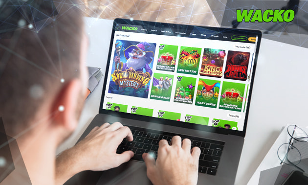 Un bărbat care navighează pe platforma Wacko Casino