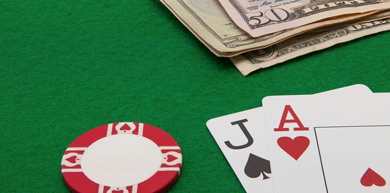 Santinele excelează la poker și blackjack