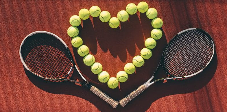 Inima făcută cu mingii de tenis